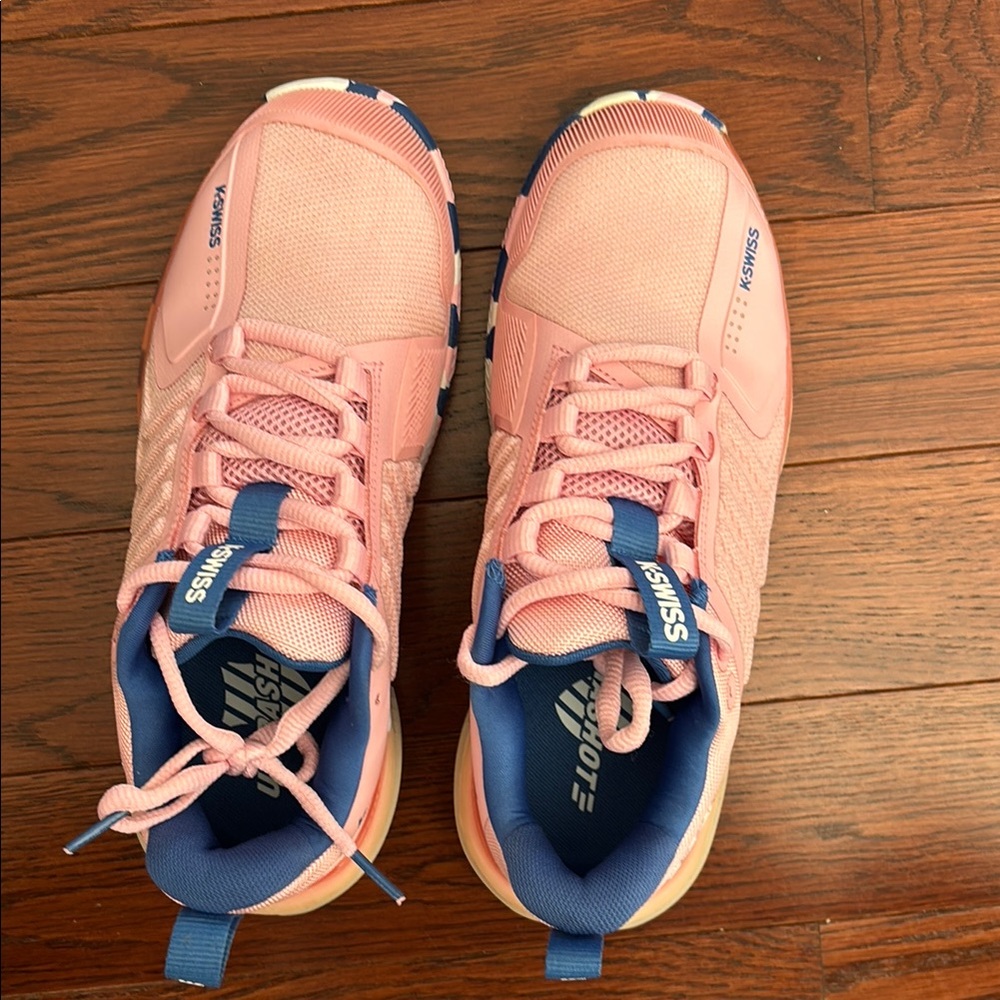 K-Swiss Pink and Blue Sneakers with Breathable Mesh and Cushioned Sole